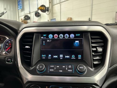 Used 2019 GMC Acadia SLT w/ LPO, Floor Liner Package AWD/4WD image 16