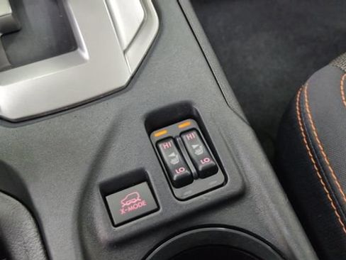 Used 2018 Subaru Crosstrek 2.0i Premium AWD/4WD image 25