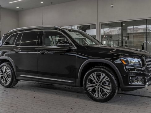 Used 2026 Mercedes-Benz GLB 250 4MATIC image 12