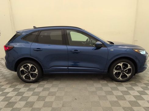 Used 2023 Ford Escape ST-Line Select w/ Tech Pack #2 AWD/4WD image 2