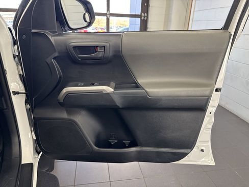 Certified 2017 Toyota Tacoma SR5 image 51