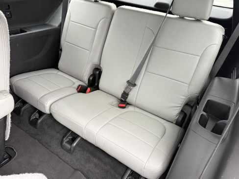 Used 2018 Chevrolet Traverse LT FWD image 10