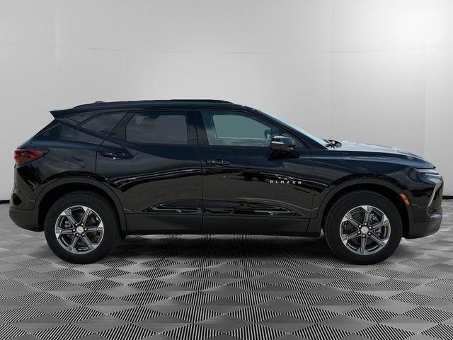 New 2026 Chevrolet Blazer LT w/ Sound & Technology Package AWD/4WD image 6