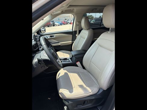 Used 2023 Ford Explorer Limited w/ Limited Technology Package AWD/4WD image 7