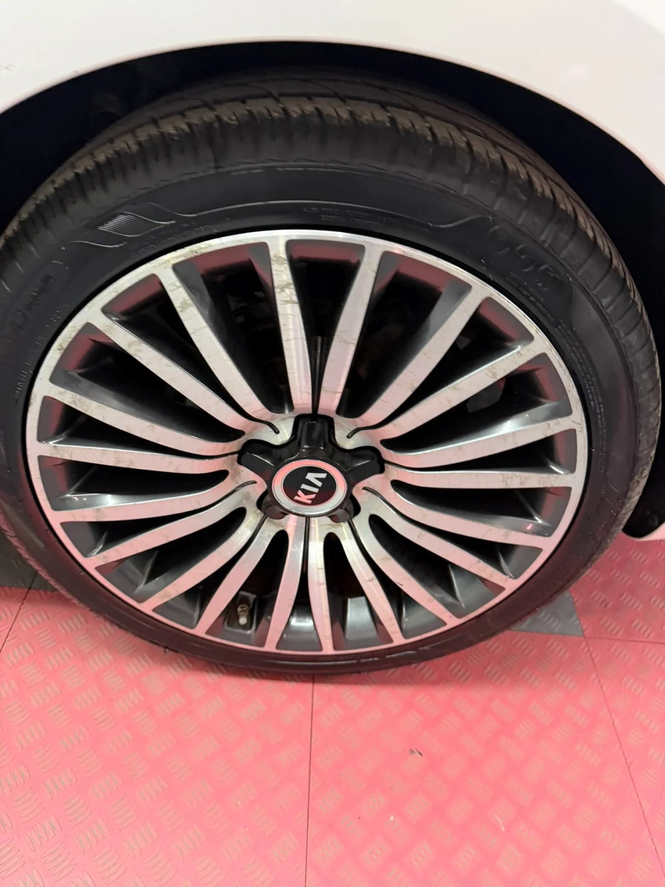 Used 2015 Kia Cadenza Premium w/ Technology Package FWD image 43