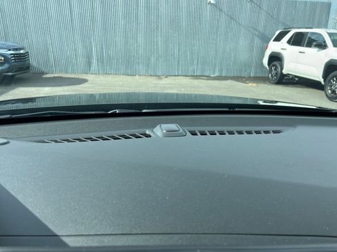 Used 2025 Chevrolet TrailBlazer LT image 18