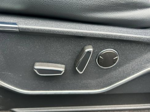 Used 2022 Ford F150 Lariat w/ Equipment Group 502A High AWD/4WD image 17