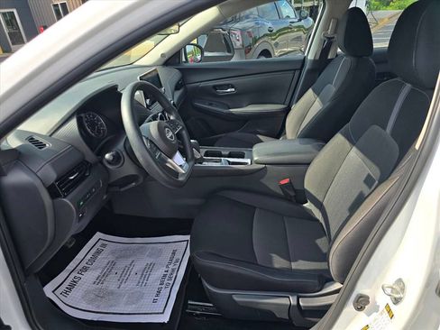 Used 2025 Nissan Sentra SV FWD image 11