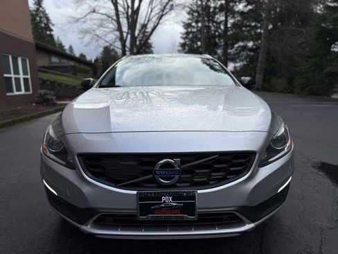 Used 2016 Volvo V60 T5 Cross Country Platinum image 2