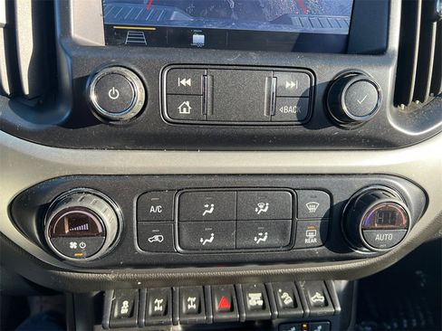 Used 2019 Chevrolet Colorado ZR2 image 16