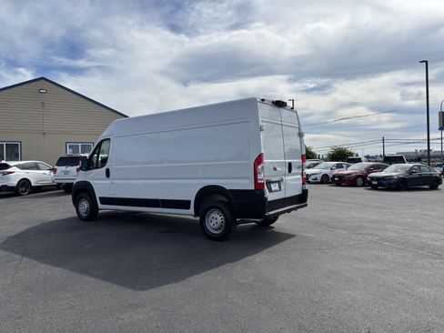 Used 2025 RAM ProMaster 2500 w/ Convenience Group FWD image 9