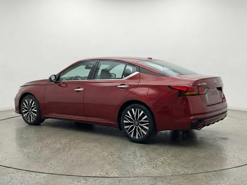 Used 2025 Nissan Altima 2.5 SV image 6