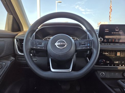 Used 2022 Nissan Rogue SV image 37