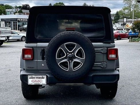 Used 2018 Jeep Wrangler Unlimited Sport S AWD/4WD image 6