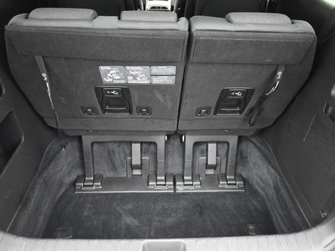 Used 2024 Kia Carnival LX FWD image 12