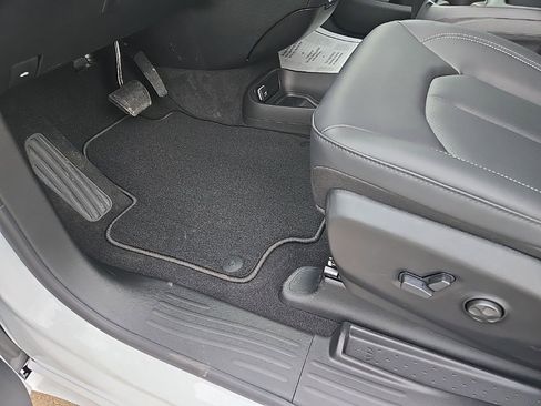 New 2026 Chrysler Pacifica Select image 37