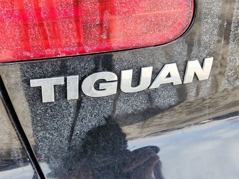 Used 2015 Volkswagen Tiguan SE image 11