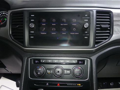 Used 2020 Volkswagen Atlas Cross Sport SE image 37