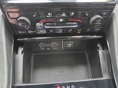 Used 2023 Jeep Grand Cherokee L Limited w/ Luxury Tech Group II image 17