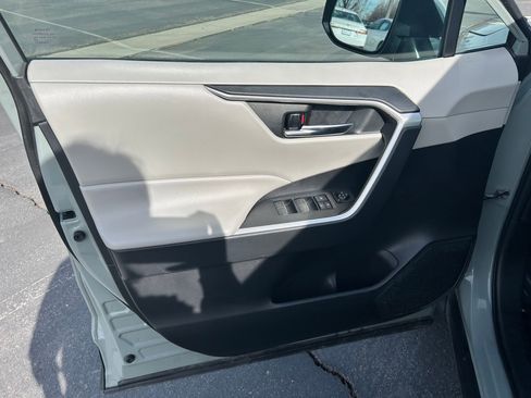 Certified 2022 Toyota RAV4 XLE w/ Convenience Package image 9