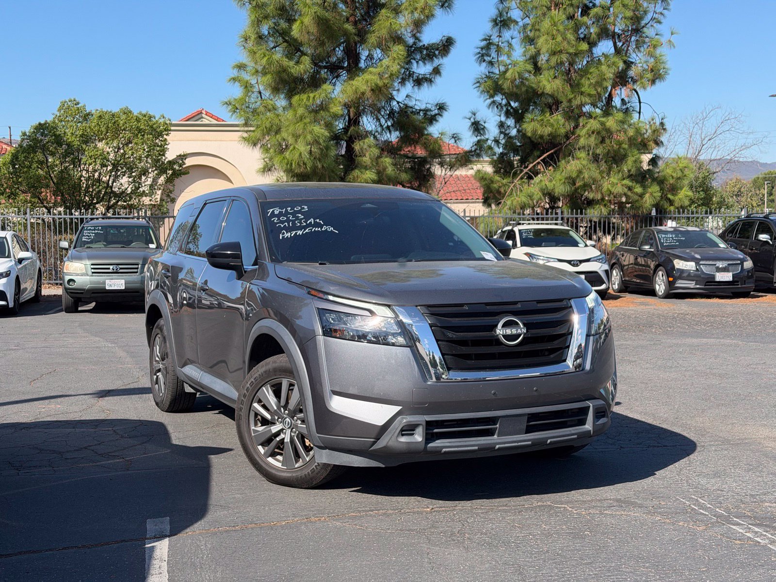 Used 2023 Nissan Pathfinder S AWD/4WD image 1