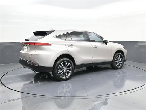 Used 2024 Toyota Venza LE image 15