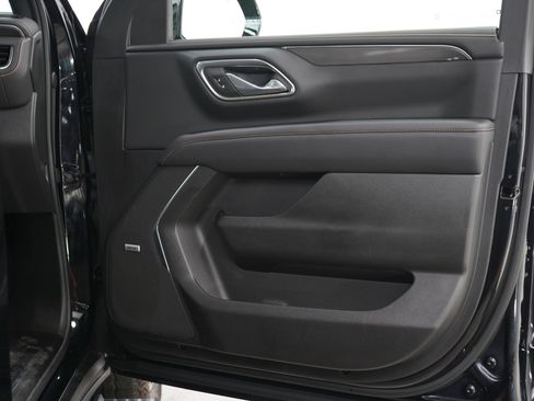 Used 2024 GMC Yukon XL AT4 w/ AT4 Premium Package AWD/4WD image 13