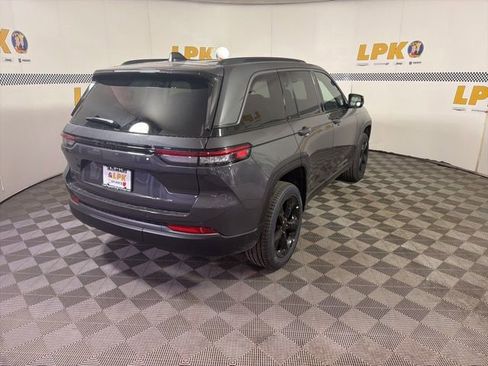 New 2026 Jeep Grand Cherokee Limited w/ Limited Altitude Package AWD/4WD image 9