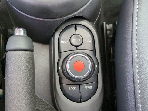 Used 2021 MINI Cooper 2-Door Hardtop FWD image 28