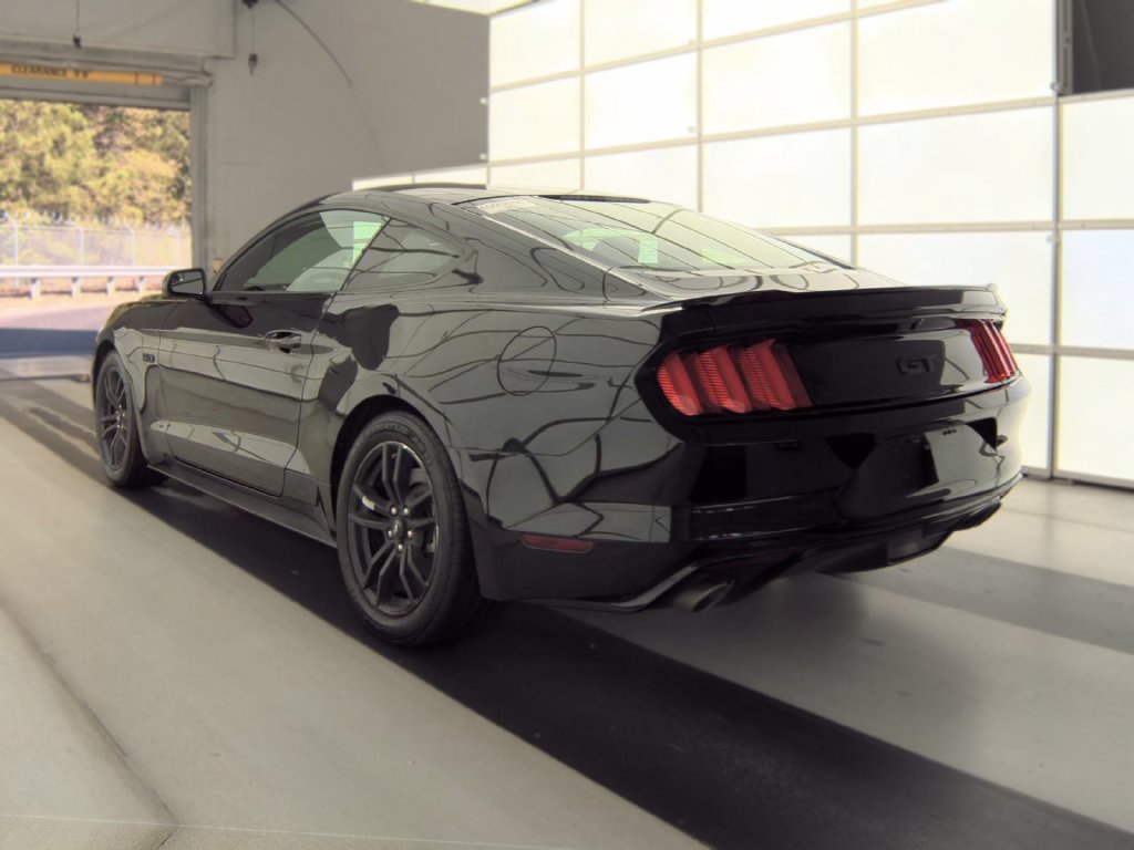 Used 2017 Ford Mustang GT RWD image 4