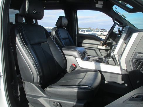 Used 2022 Ford F250 Lariat w/ Black Appearance Package image 19