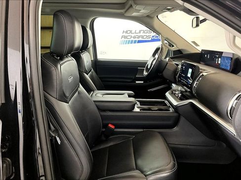 Used 2025 Ford Expedition Platinum AWD/4WD image 6