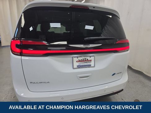 Used 2023 Chrysler Pacifica Touring-L FWD image 40
