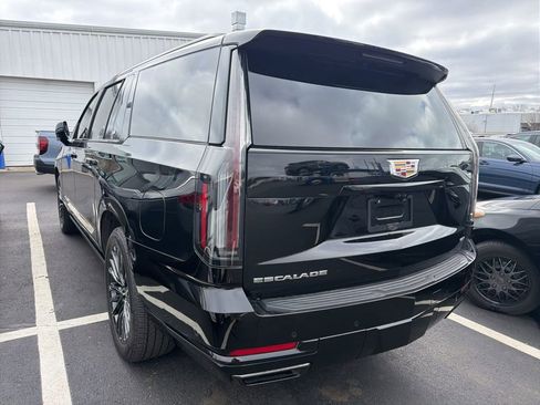 Used 2025 Cadillac Escalade ESV Sport Platinum image 2