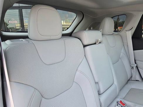 Used 2020 Jeep Cherokee Latitude Lux w/ Comfort/Convenience Group AWD/4WD image 38