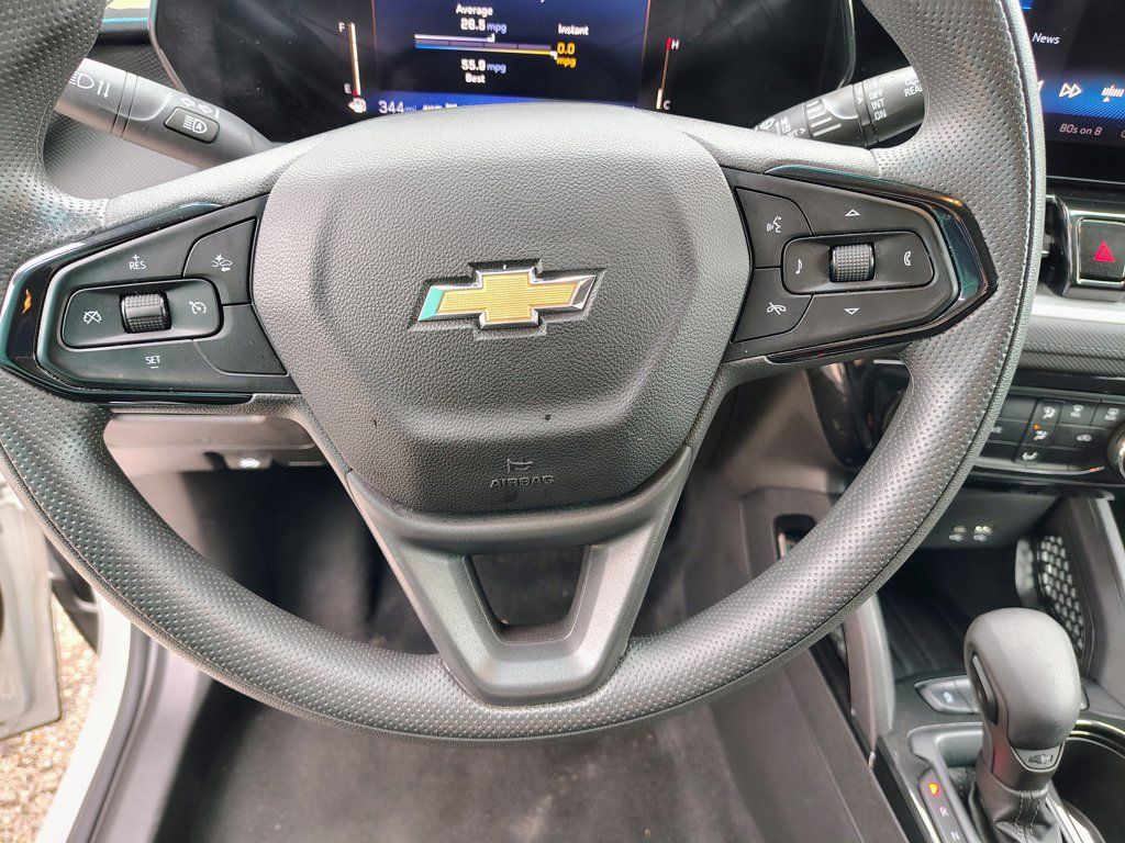 Used 2025 Chevrolet TrailBlazer LT AWD/4WD image 19
