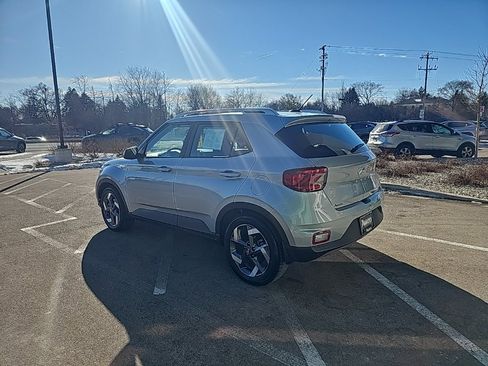Certified 2023 Hyundai Venue SEL image 3