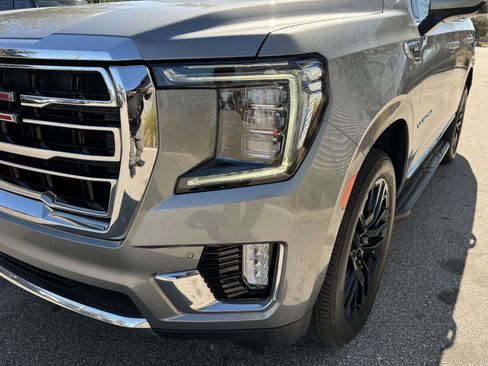Used 2023 GMC Yukon SLT w/ SLT Luxury Package image 9