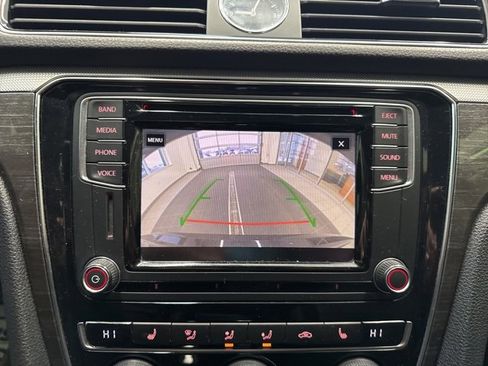 Used 2017 Volkswagen Passat 1.8T SE image 17