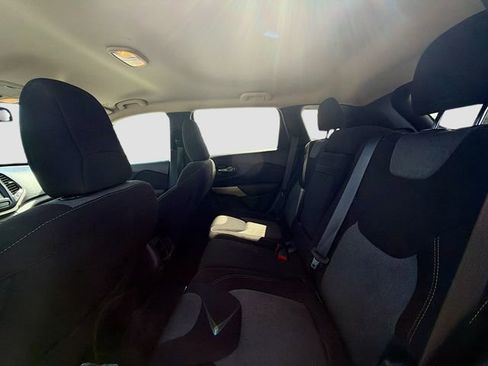 Used 2018 Jeep Cherokee Latitude image 20