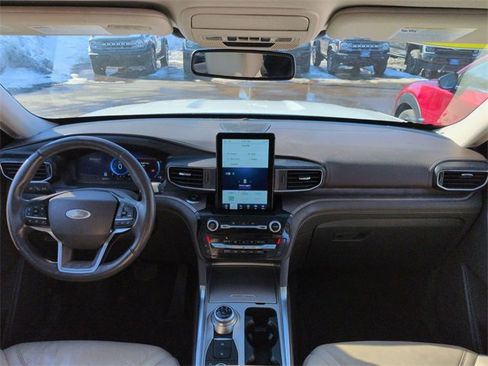 Used 2023 Ford Explorer Platinum w/ Technology Package image 15