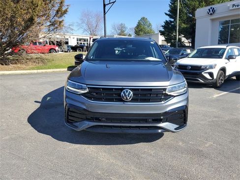 Used 2023 Volkswagen Tiguan SE R-Line image 2