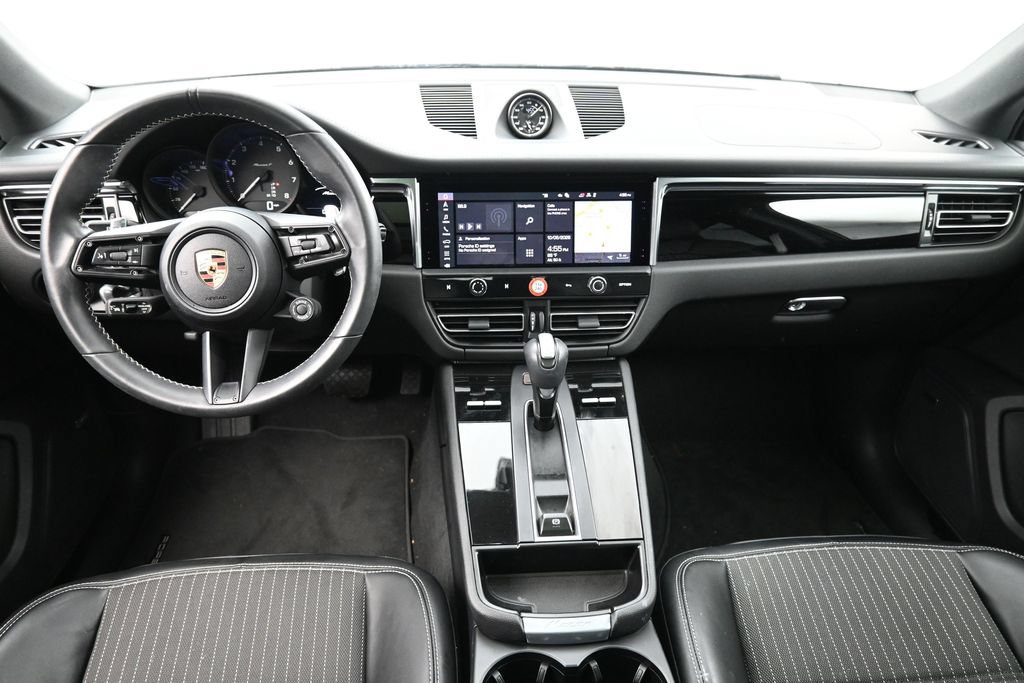 Used 2025 Porsche Macan AWD/4WD image 6