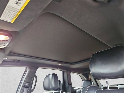 Used 2017 Jeep Grand Cherokee Overland RWD image 15