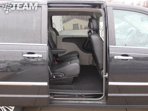 Used 2015 Chrysler Town & Country Touring-L w/ Driver Convenience Group image 24