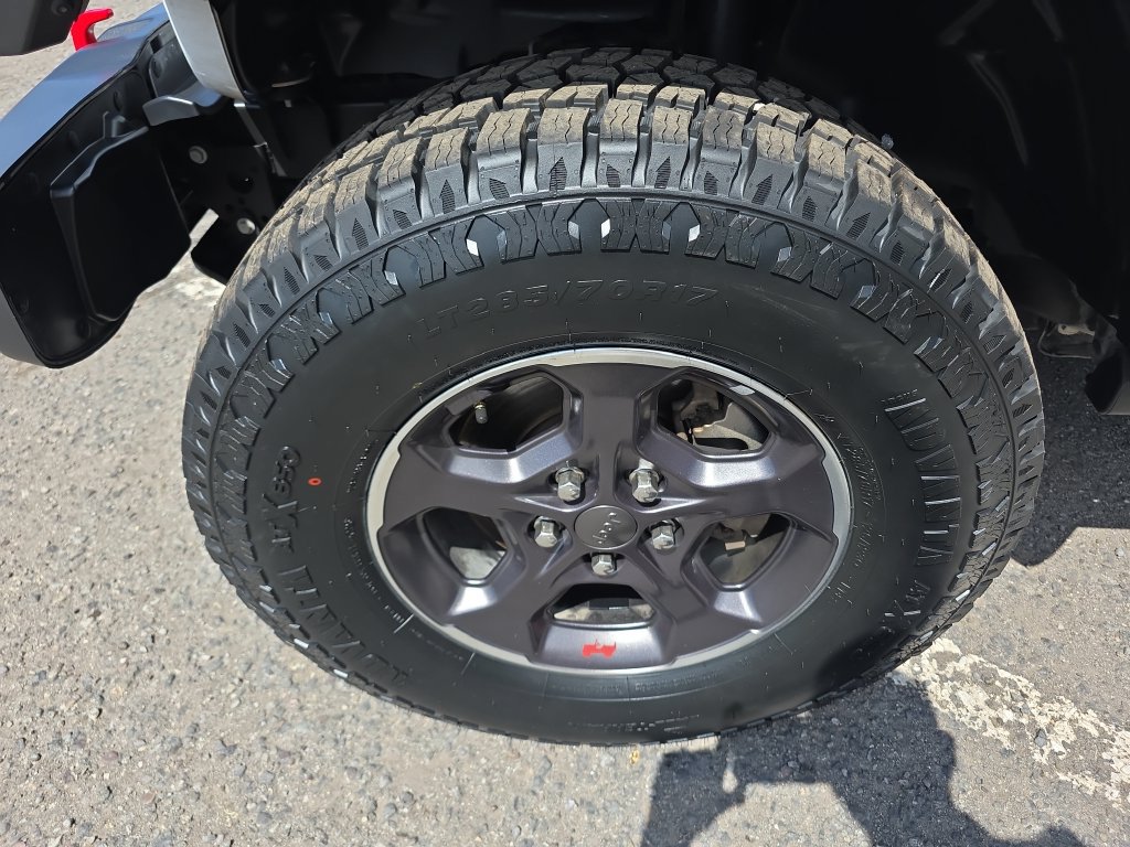 Used 2023 Jeep Gladiator Rubicon w/ LED Lighting Group AWD/4WD image 39