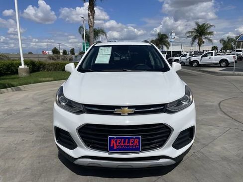 Used 2020 Chevrolet Trax LT w/ LT Convenience Package FWD image 3