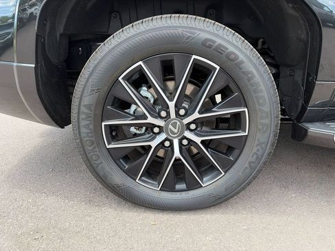 Used 2026 Lexus GX 550 w/ Accessory Package (2T) AWD/4WD image 9