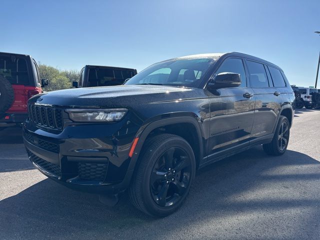 Used 2024 Jeep Grand Cherokee L Altitude AWD/4WD image 7