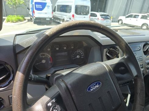 Used 2017 Ford F750 2WD Regular Cab Super Duty image 12